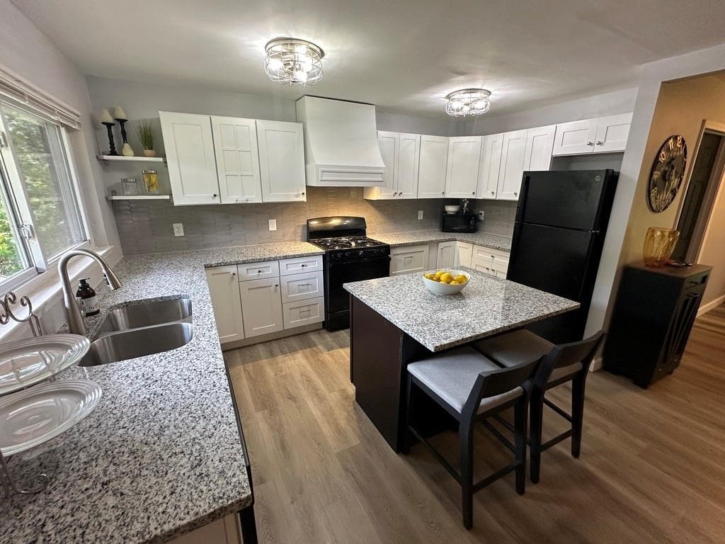 2 bedroom, 1 bathroom, 864 sq ft single family residence for sale at 2535 Abner Pl, Atlanta, GA 30318 — photo 4