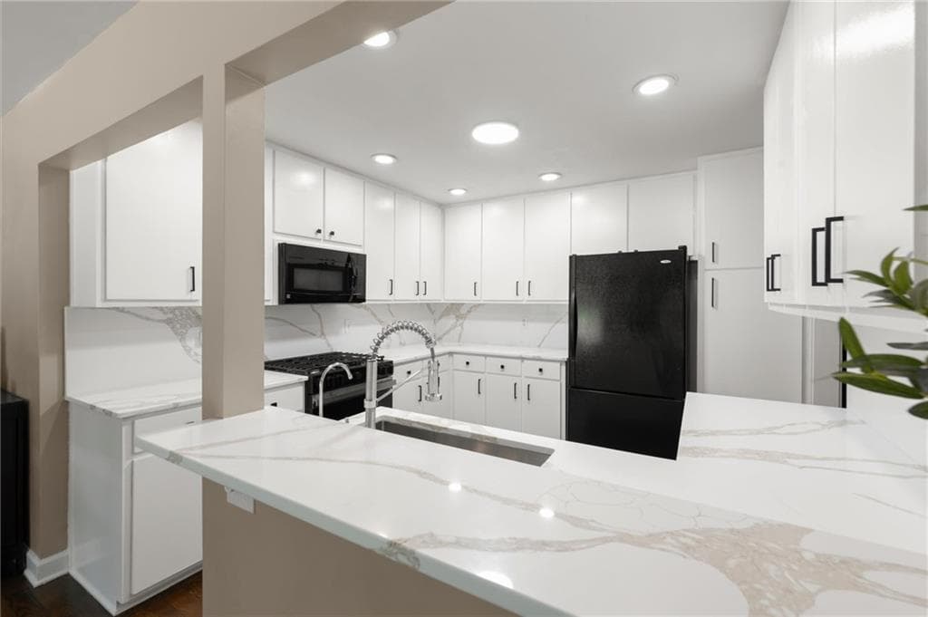 4 bedroom, 3 bathroom, 2,555 sq ft single family residence for sale at 5094 Lake Fjord Pass, Marietta, GA 30068 — photo 2