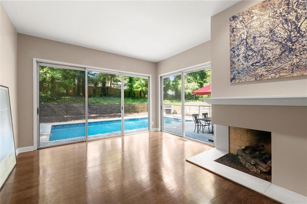 4 bedroom, 3 bathroom, 2,555 sq ft single family residence for sale at 5094 Lake Fjord Pass, Marietta, GA 30068 — photo 4