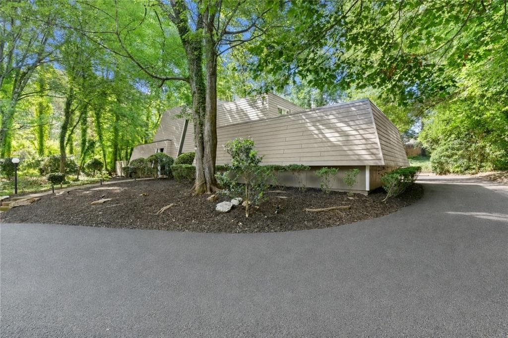 4 bedroom, 3 bathroom, 2,555 sq ft single family residence for sale at 5094 Lake Fjord Pass, Marietta, GA 30068 — photo 8
