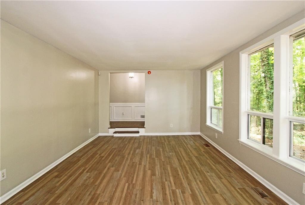3 bedroom, 2 bathroom, 1,792 sq ft single family residence under contract at 3000 Collier Drive, Atlanta, GA 30318 — photo 3