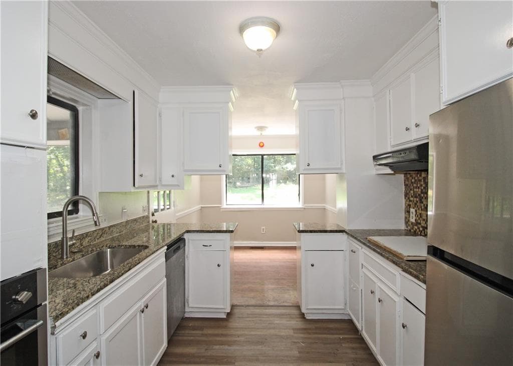 3 bedroom, 2 bathroom, 1,792 sq ft single family residence under contract at 3000 Collier Drive, Atlanta, GA 30318 — photo 8