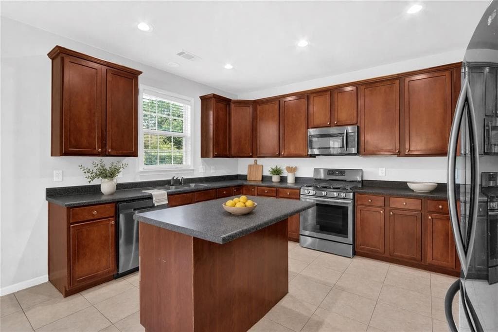 4 bedroom, 3 bathroom, 3,390 sq ft single family residence for sale at 1467 Kilchis Falls Way, Braselton, GA 30517 — photo 10