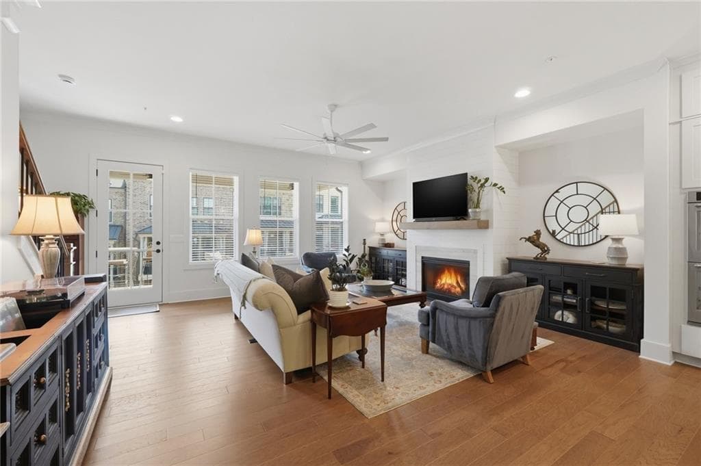 4 bedroom, 4 bathroom, 2,767 sq ft townhouse for sale at 235 Chiswick Circle, Alpharetta, GA 30009 — photo 4