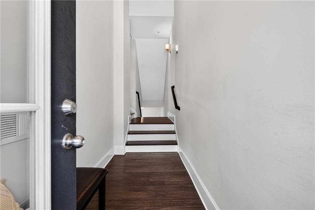 4 bedroom, 4 bathroom, 2,734 sq ft townhouse under contract at 9013 Woodland Trail 7, Alpharetta, GA 30009 — photo 3