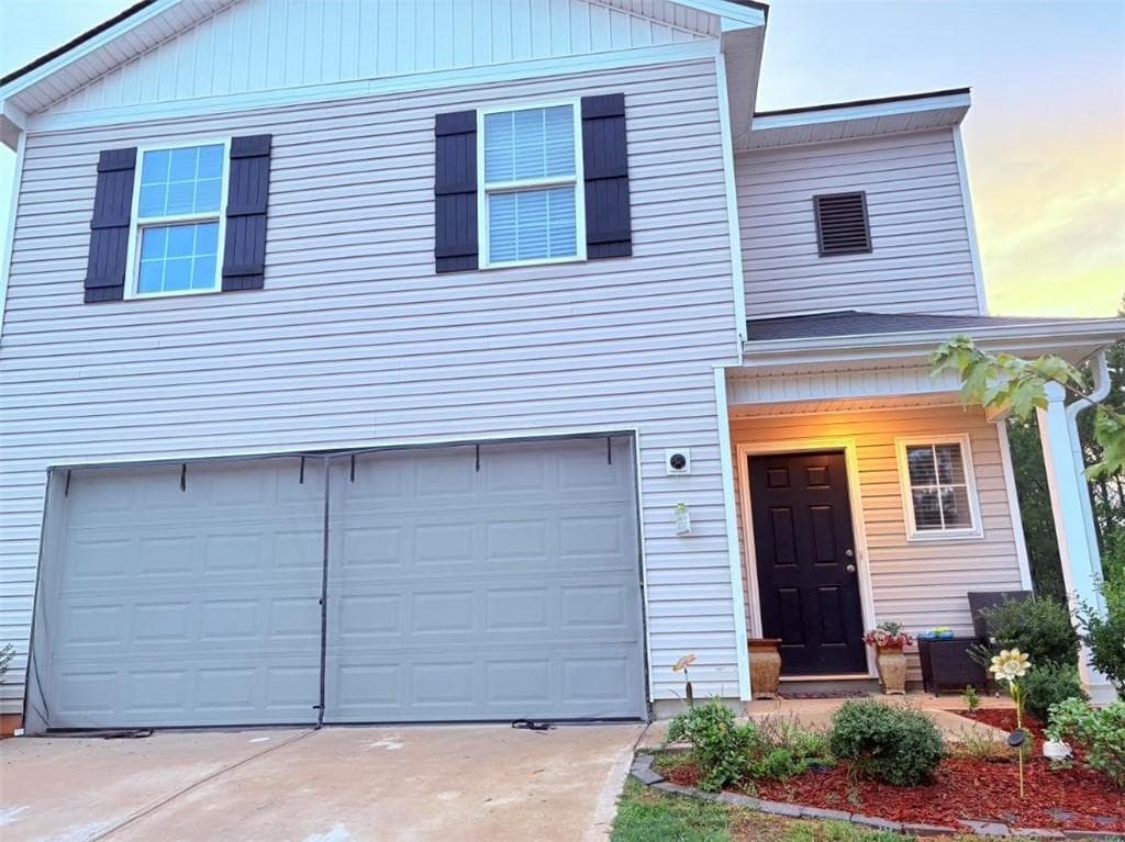 4 bedroom, 3 bathroom, 1,994 sq ft single family residence for sale at 468 Hawthorn Trail, Macon, GA 31210