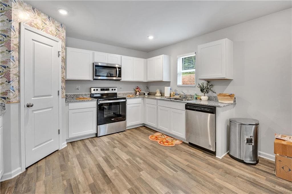 4 bedroom, 3 bathroom, 2,020 sq ft single family residence for sale at 40 Great Ravine Trail, Covington, GA 30016 — photo 4