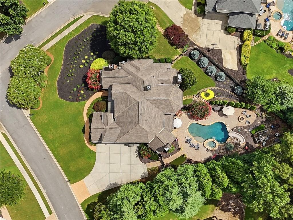 6 bedroom, 6 bathroom, 6,521 sq ft single family residence under contract at 501 Gold Shore Lane, Canton, GA 30114 — photo 2