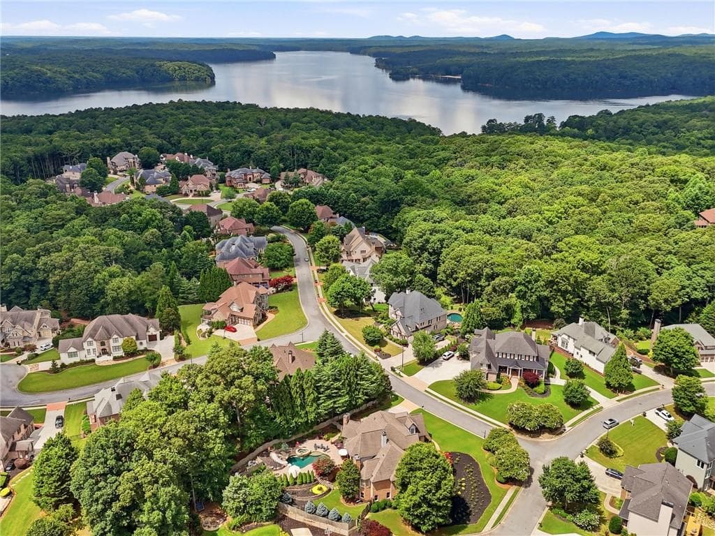 6 bedroom, 6 bathroom, 6,521 sq ft single family residence under contract at 501 Gold Shore Lane, Canton, GA 30114 — photo 3