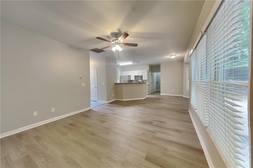 4 bedroom, 3 bathroom, 1,918 sq ft single family residence for rent at 105 Cottage Oaks Lane, Woodstock, GA 30189 for $2,445 a month — photo 2