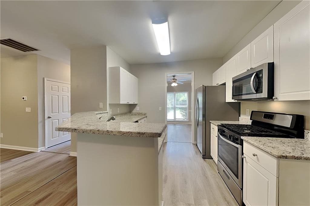 4 bedroom, 3 bathroom, 1,918 sq ft single family residence for rent at 105 Cottage Oaks Lane, Woodstock, GA 30189 for $2,445 a month — photo 5