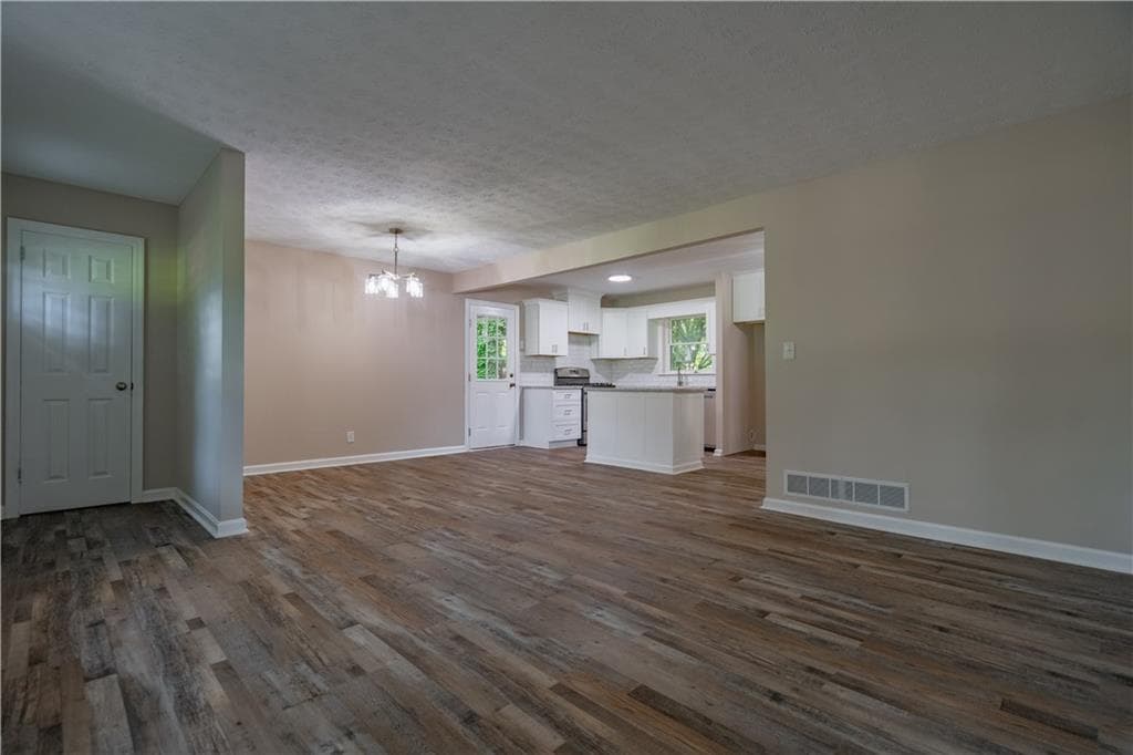 3 bedroom, 2 bathroom, 1,596 sq ft single family residence for sale at 3360 Emerson Street, Smyrna, GA 30082 — photo 4