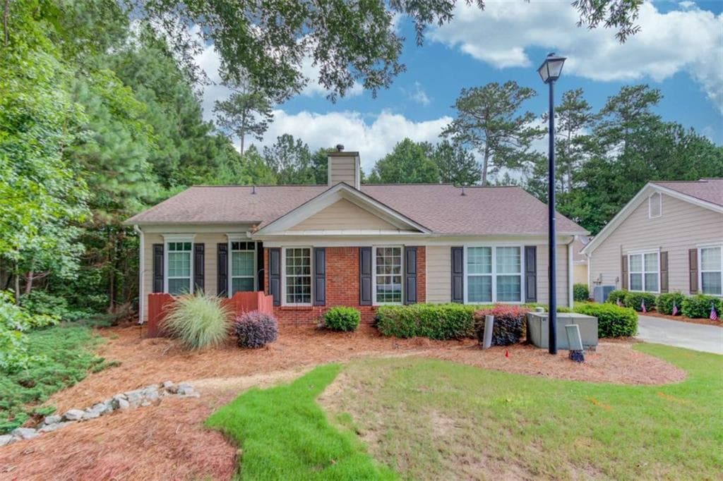 3 bedroom, 2 bathroom, 1,488 sq ft townhouse for sale at 184 Camry Lane, Grayson, GA 30017 — photo 1 of 41