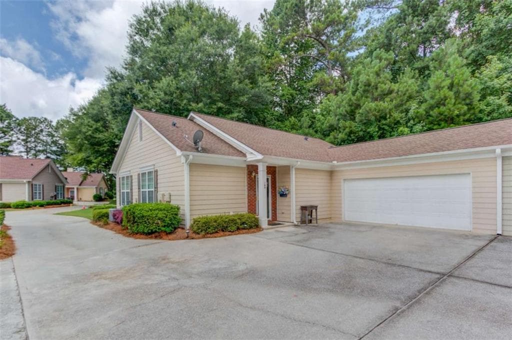 3 bedroom, 2 bathroom, 1,488 sq ft townhouse for sale at 184 Camry Lane, Grayson, GA 30017 — photo 3