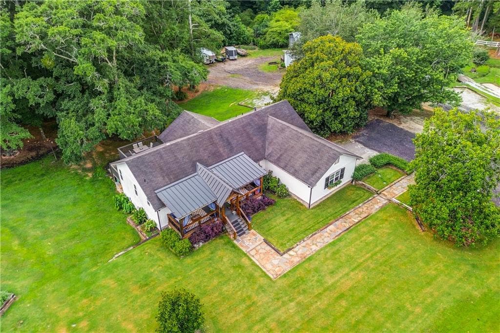 4 bedroom, 4 bathroom, 3,160 sq ft single family residence for sale at 8401 Norris Lake Way, Snellville, GA 30039 — photo 5