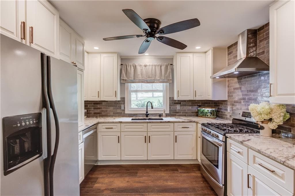 4 bedroom, 4 bathroom, 3,160 sq ft single family residence for sale at 8401 Norris Lake Way, Snellville, GA 30039 — photo 9