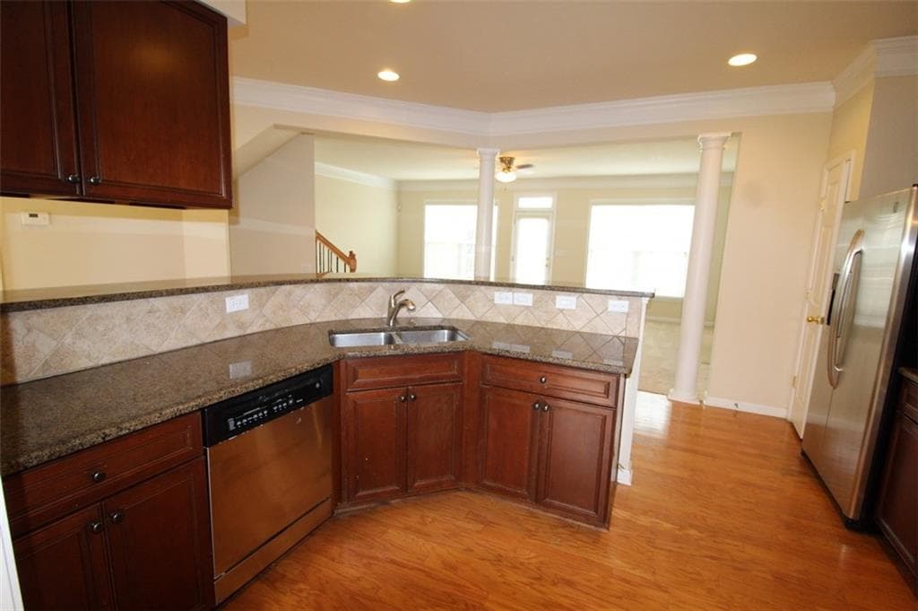 4 bedroom, 3 bathroom, 2,184 sq ft townhouse for rent at 10752 Camarilla Court, Johns Creek, GA 30097 for $2,599 a month — photo 2
