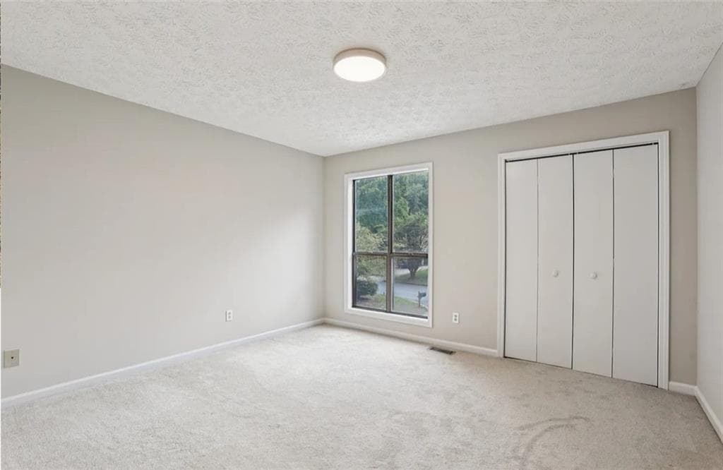 4 bedroom, 3 bathroom, 2,642 sq ft single family residence for sale at 270 Saint Simons Cove, Lawrenceville, GA 30044 — photo 6