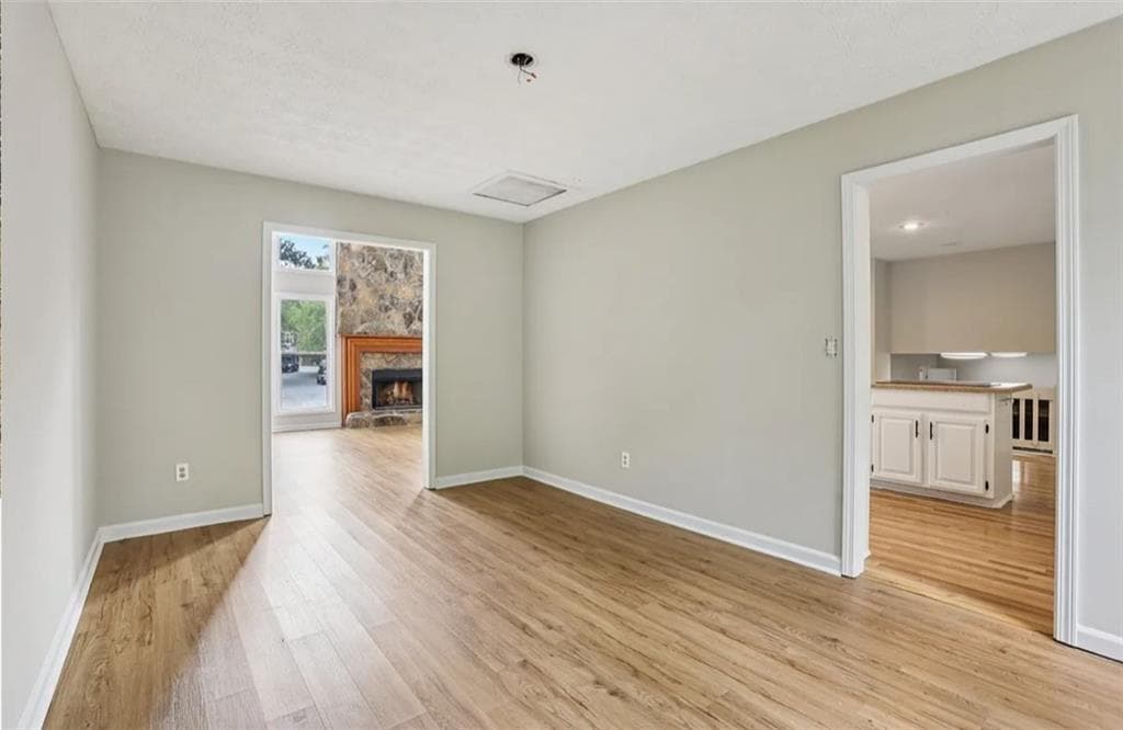 4 bedroom, 3 bathroom, 2,642 sq ft single family residence for sale at 270 Saint Simons Cove, Lawrenceville, GA 30044 — photo 7