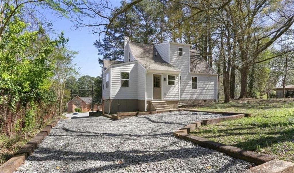 3 bedroom, 2 bathroom, 1,364 sq ft single family residence for rent at 2561 Sylvan Road, East Point, GA 30344 for $2,100 a month — photo 2