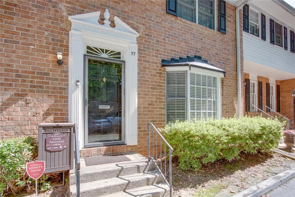 2 bedroom, 2 bathroom, 1,342 sq ft townhouse for sale at 6520 Roswell Road 77, Atlanta, GA 30328 — photo 3