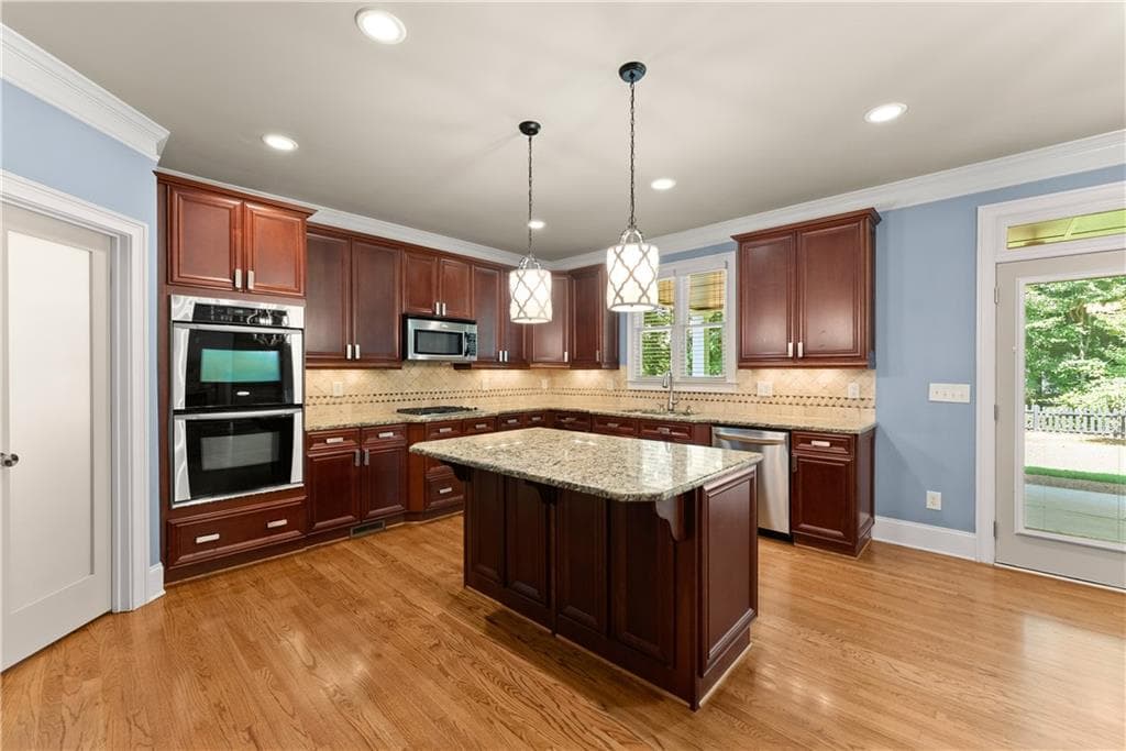 6 bedroom, 5 bathroom, 6,532 sq ft single family residence for sale at 6120 Briarpatch Court, Cumming, GA 30040 — photo 5