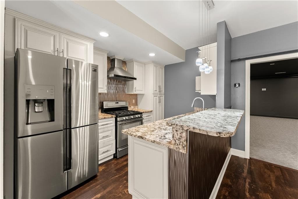 6 bedroom, 5 bathroom, 6,532 sq ft single family residence for sale at 6120 Briarpatch Court, Cumming, GA 30040 — photo 7