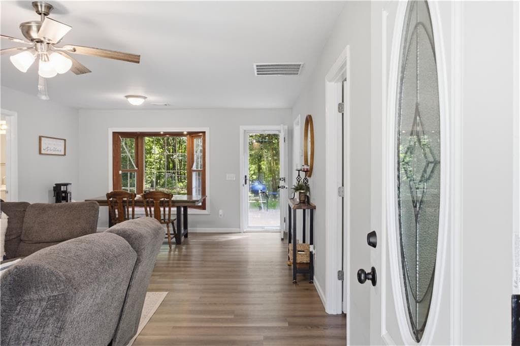 2 bedroom, 2 bathroom, 1,000 sq ft single family residence under contract at 4487 Fountain Drive, Gillsville, GA 30543 — photo 3