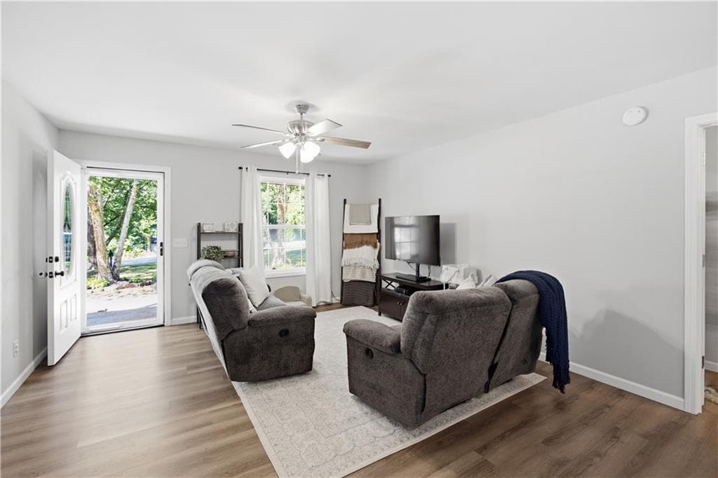 2 bedroom, 2 bathroom, 1,000 sq ft single family residence under contract at 4487 Fountain Drive, Gillsville, GA 30543 — photo 4