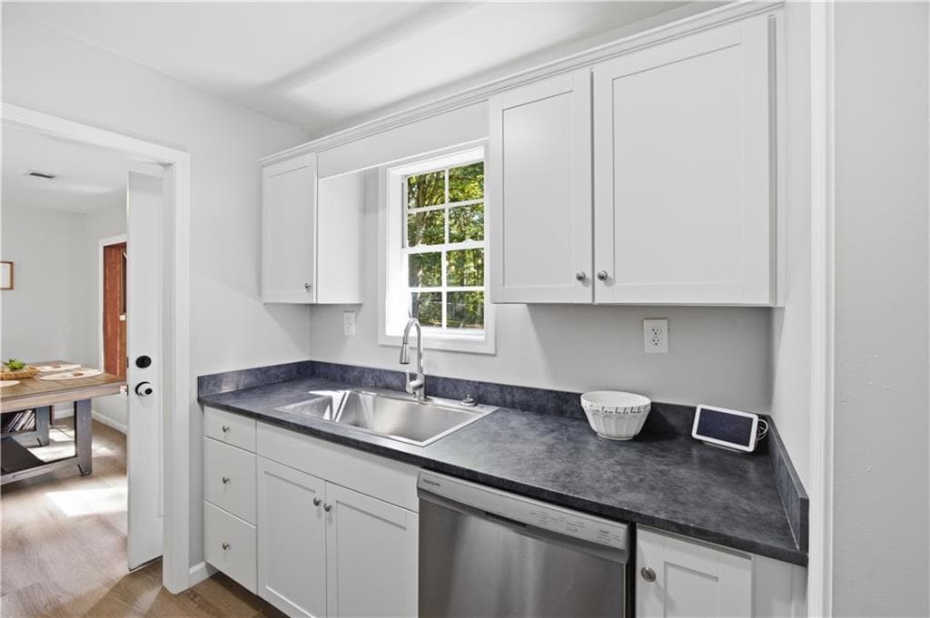 2 bedroom, 2 bathroom, 1,000 sq ft single family residence under contract at 4487 Fountain Drive, Gillsville, GA 30543 — photo 8