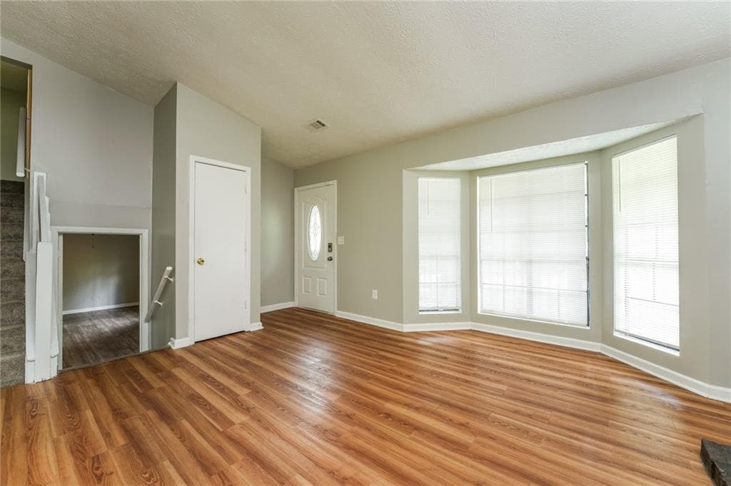 3 bedroom, 3 bathroom, 1,725 sq ft single family residence under contract at 1820 Northwick Place, Lithonia, GA 30058 — photo 3