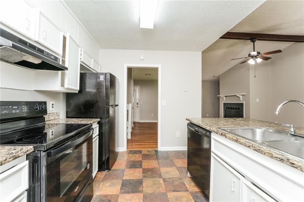 3 bedroom, 3 bathroom, 1,725 sq ft single family residence under contract at 1820 Northwick Place, Lithonia, GA 30058 — photo 6