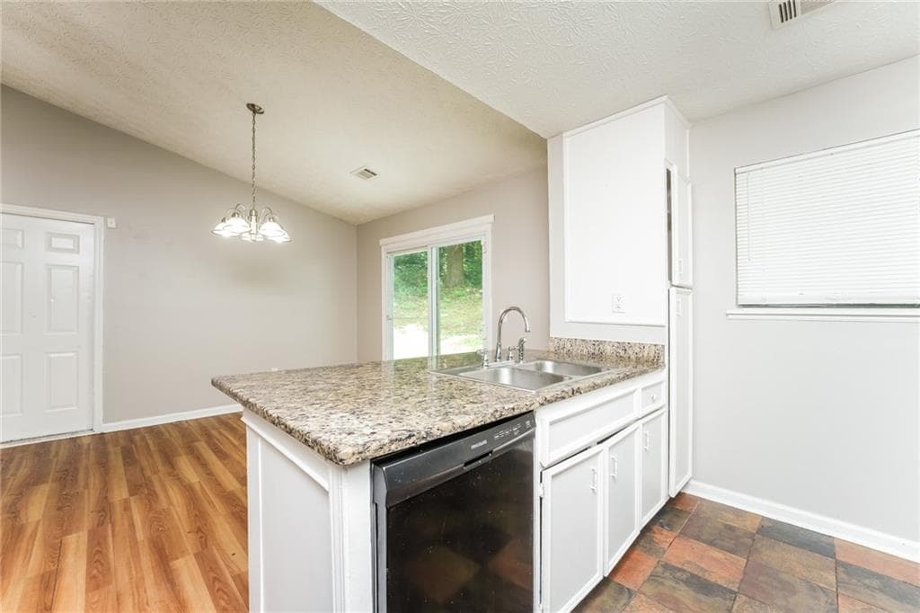 3 bedroom, 3 bathroom, 1,725 sq ft single family residence under contract at 1820 Northwick Place, Lithonia, GA 30058 — photo 7