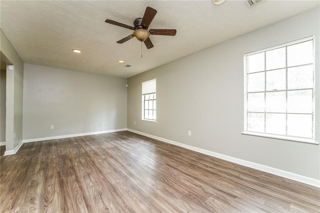 3 bedroom, 3 bathroom, 1,725 sq ft single family residence under contract at 1820 Northwick Place, Lithonia, GA 30058 — photo 8