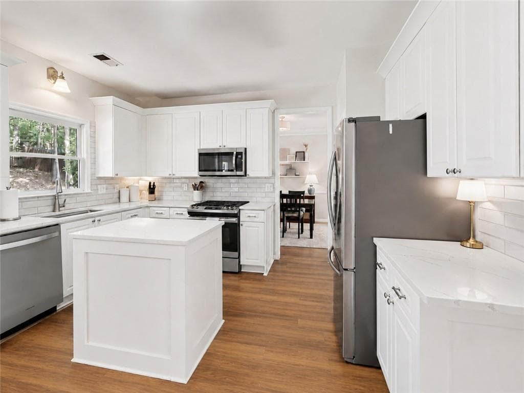4 bedroom, 3 bathroom, 2,620 sq ft single family residence for sale at 605 Silverberry Lane, Sugar Hill, GA 30518 — photo 6