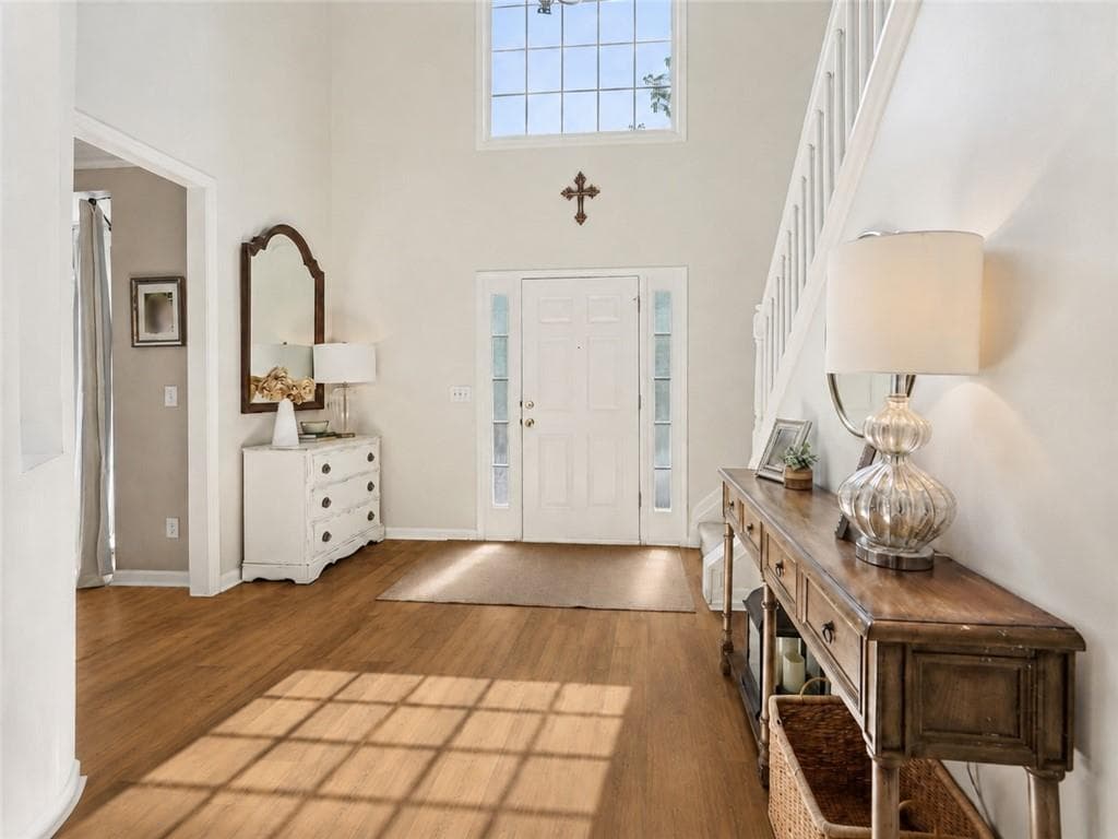 4 bedroom, 3 bathroom, 2,620 sq ft single family residence for sale at 605 Silverberry Lane, Sugar Hill, GA 30518 — photo 4