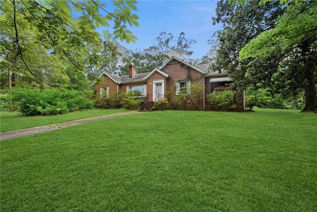 3 bedroom, 1 bathroom, 1,708 sq ft single family residence under contract at 5922 Medlock Avenue, Austell, GA 30106 — photo 2