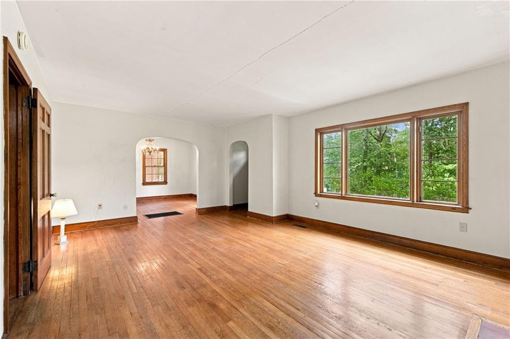 3 bedroom, 1 bathroom, 1,708 sq ft single family residence under contract at 5922 Medlock Avenue, Austell, GA 30106 — photo 8