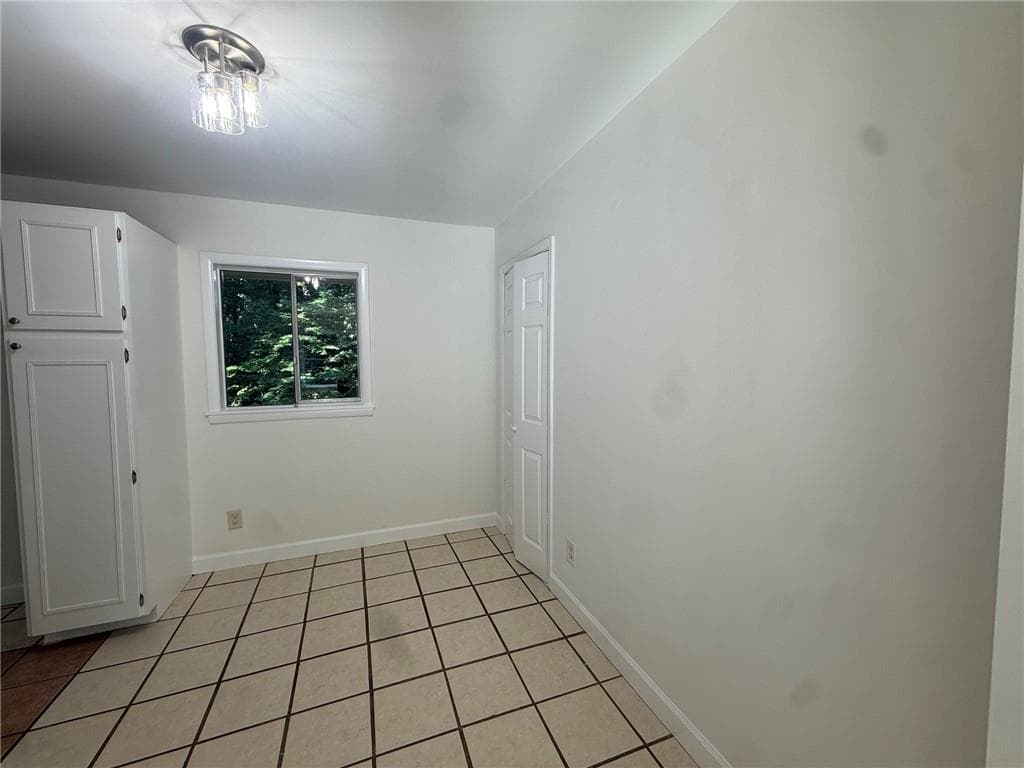 3 bedroom, 2 bathroom, 1,475 sq ft single family residence under contract at 3229 Fern Valley Drive, Marietta, GA 30008 — photo 8
