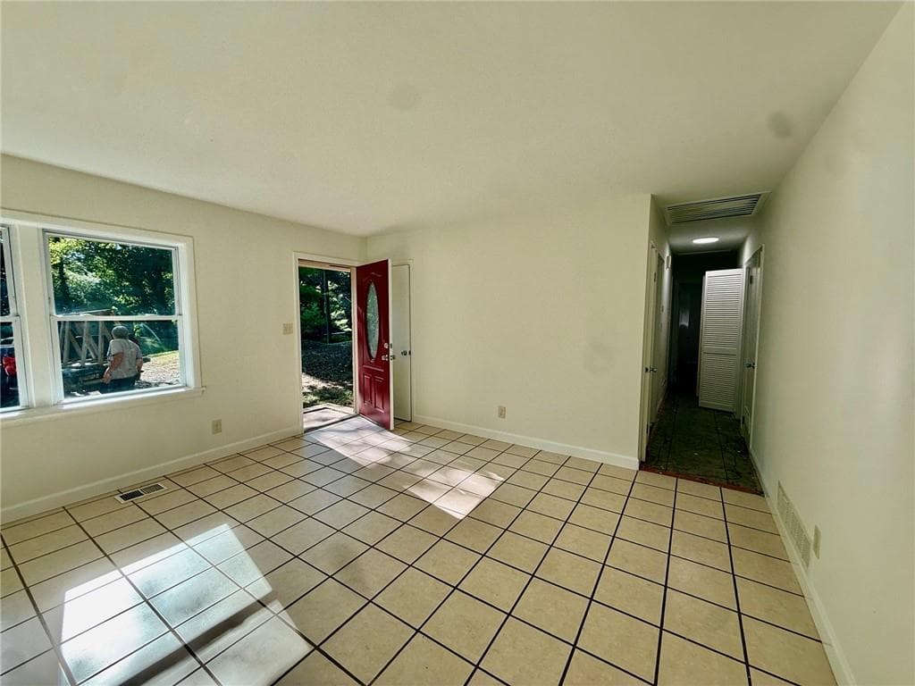 3 bedroom, 2 bathroom, 1,475 sq ft single family residence under contract at 3229 Fern Valley Drive, Marietta, GA 30008 — photo 3
