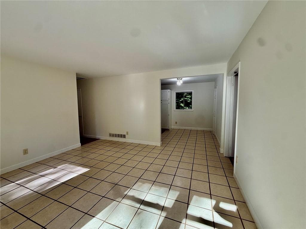 3 bedroom, 2 bathroom, 1,475 sq ft single family residence under contract at 3229 Fern Valley Drive, Marietta, GA 30008 — photo 9
