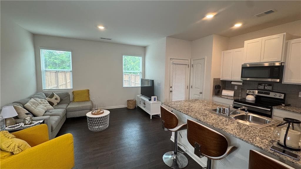 3 bedroom, 3 bathroom, 1,540 sq ft townhouse for rent at 5717 Union Pointe Drive, Union City, GA 30291 for $1,800 a month — photo 4