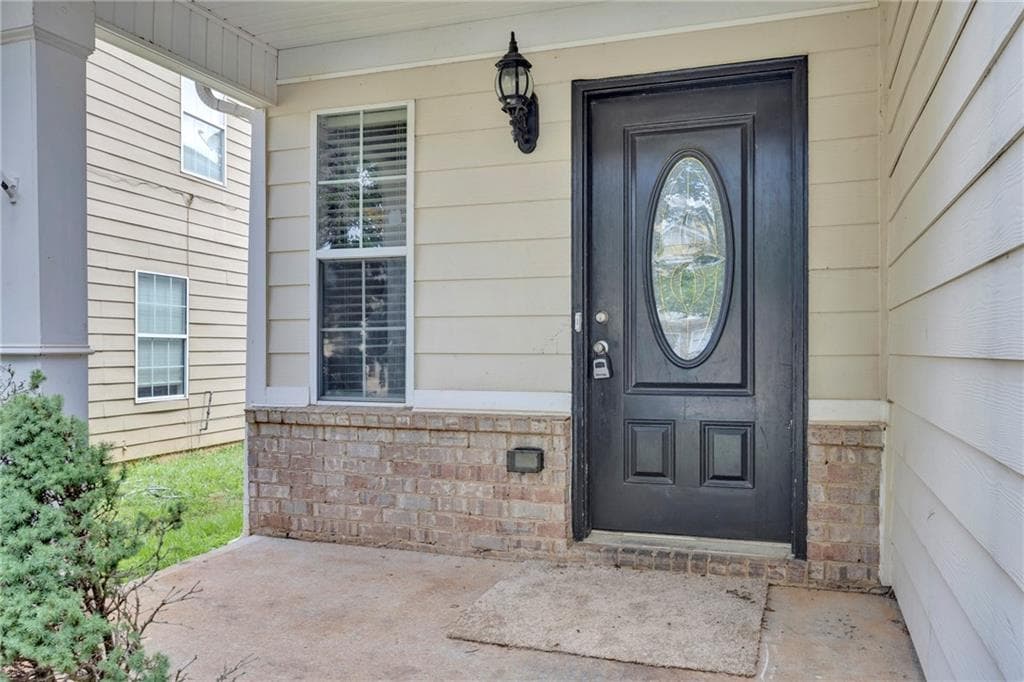5 bedroom, 3 bathroom, 2,546 sq ft single family residence for sale at 2416 Cornell Circle, Mcdonough, GA 30253 — photo 2