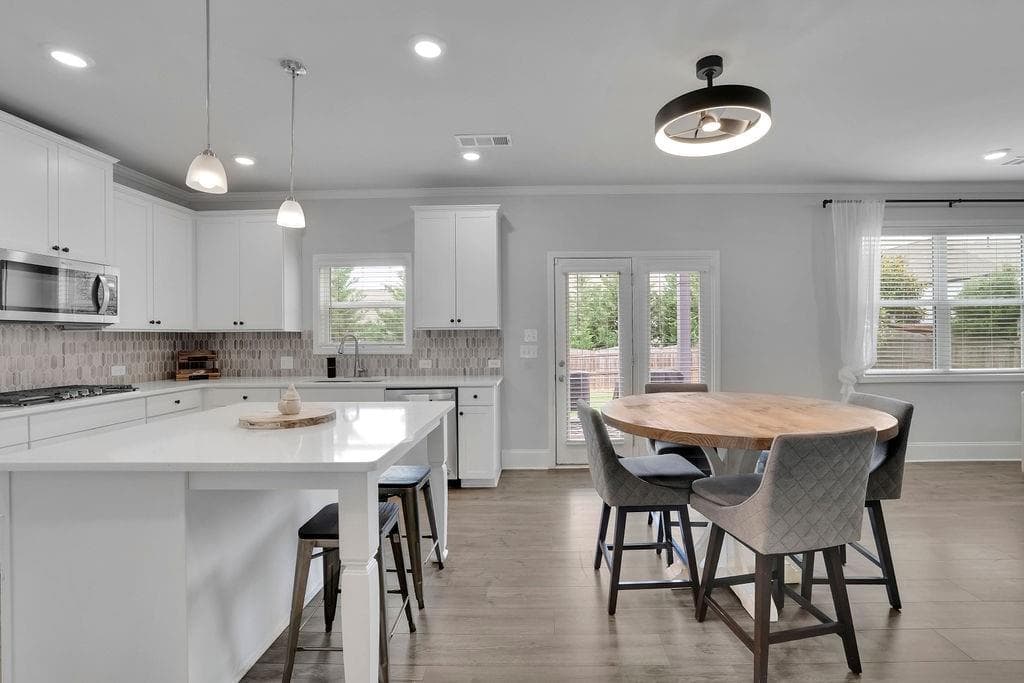 5 bedroom, 4 bathroom, 3,444 sq ft single family residence for sale at 400 Wellgreen Drive, Canton, GA 30115 — photo 9