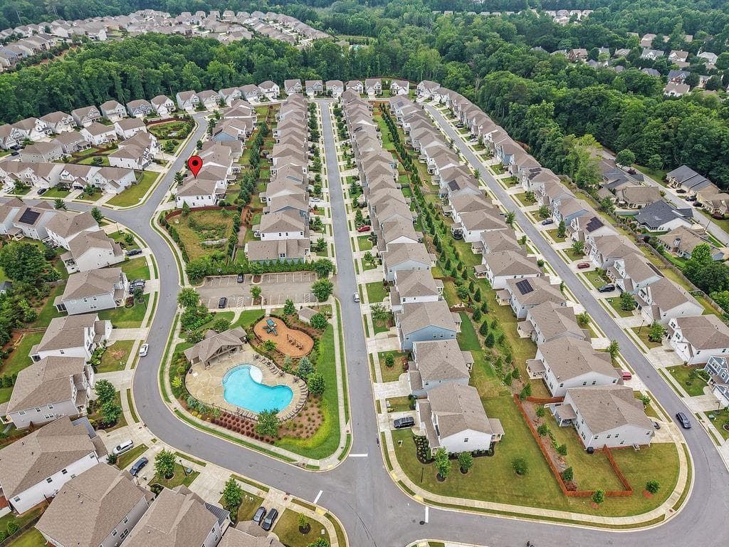 5 bedroom, 4 bathroom, 3,444 sq ft single family residence for sale at 400 Wellgreen Drive, Canton, GA 30115 — photo 2