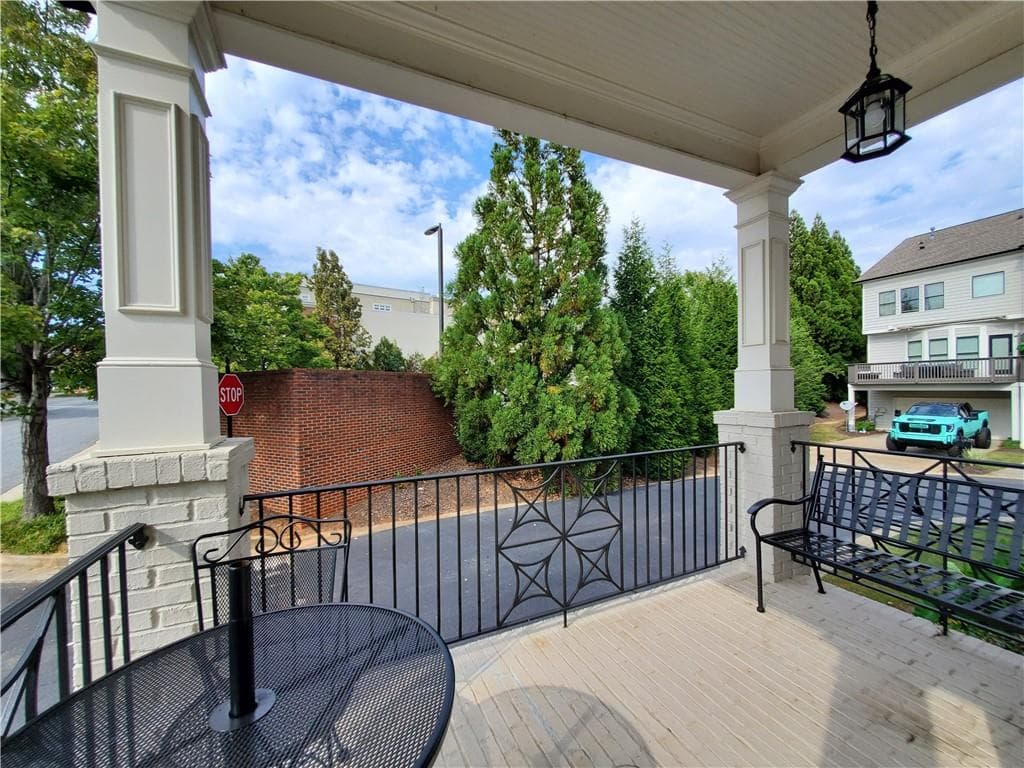 4 bedroom, 4 bathroom, 2,224 sq ft townhouse for sale at 3941 Savannah Square Street, Suwanee, GA 30024 — photo 2