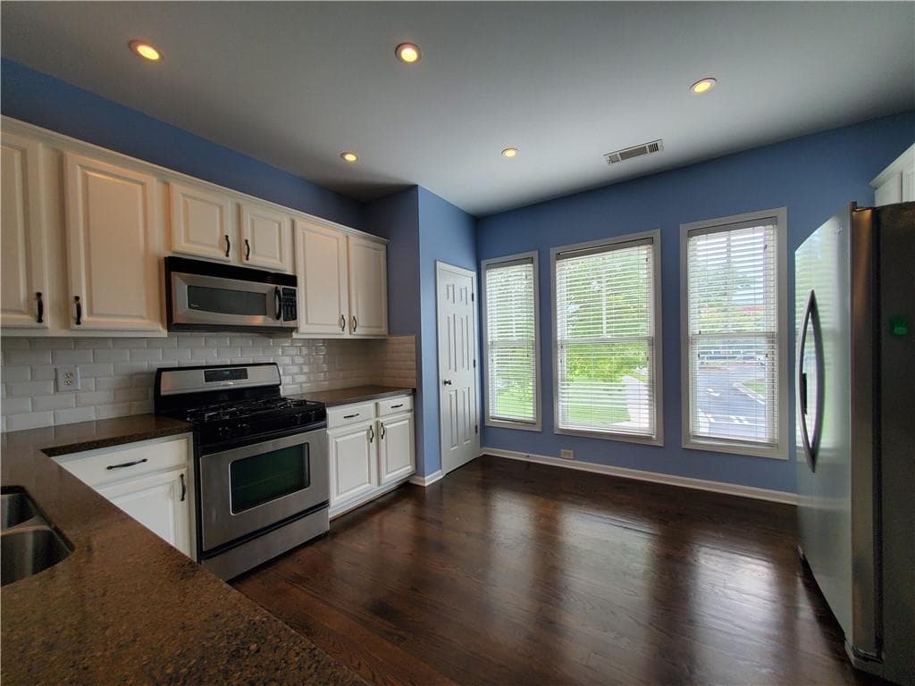 4 bedroom, 4 bathroom, 2,224 sq ft townhouse for sale at 3941 Savannah Square Street, Suwanee, GA 30024 — photo 6