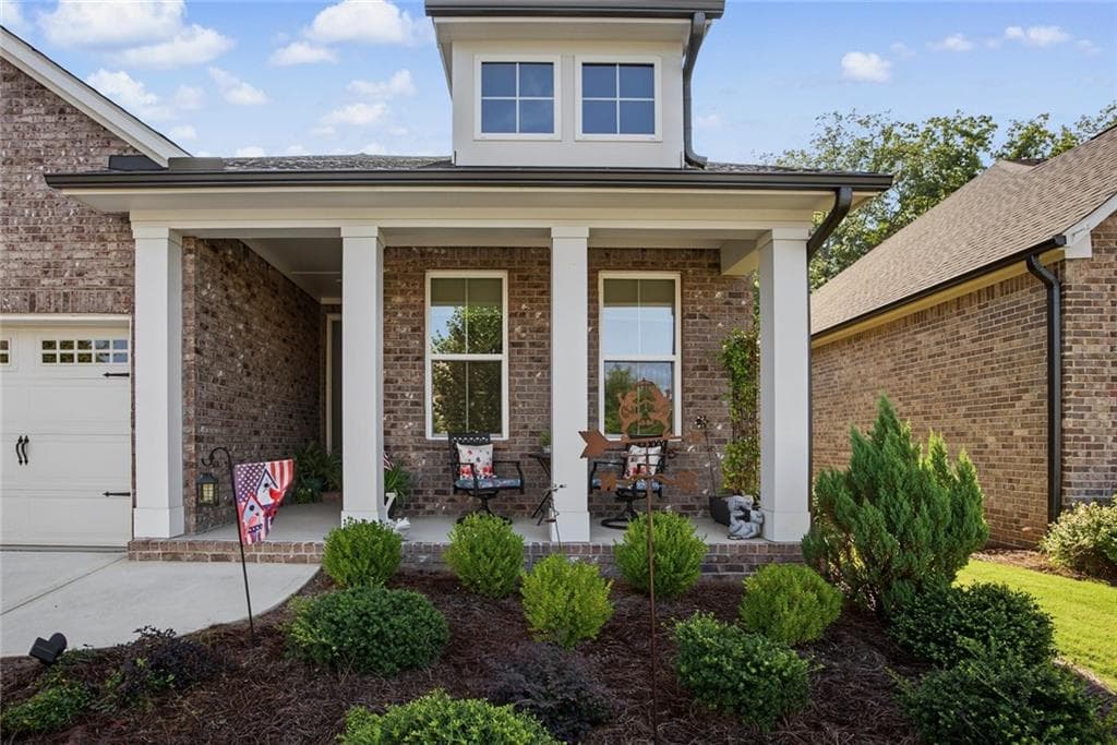 2 bedroom, 3 bathroom, 2,085 sq ft single family residence for sale at 308 Carriage Glen Lane, Woodstock, GA 30188 — photo 4