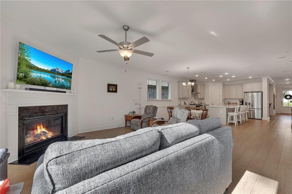 2 bedroom, 3 bathroom, 2,085 sq ft single family residence for sale at 308 Carriage Glen Lane, Woodstock, GA 30188 — photo 9