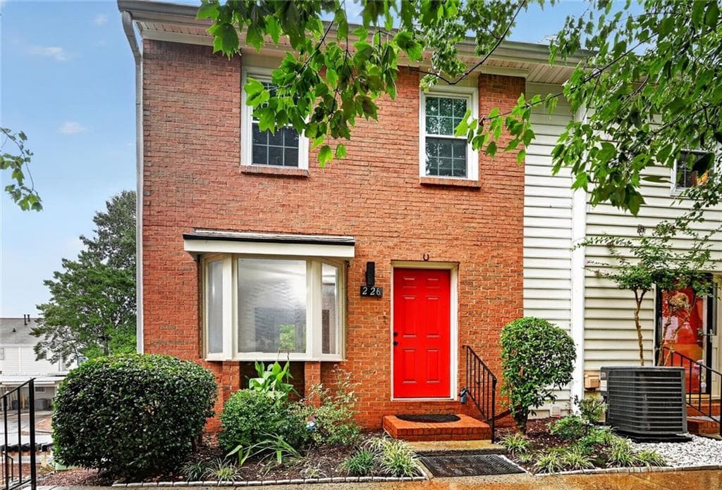 3 bedroom, 4 bathroom, 1,240 sq ft townhouse for rent at 226 High Creek Drive, Roswell, GA 30076 for $2,500 a month — photo 1 of 20